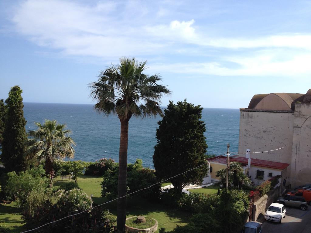 Guarinelli 88 Bed & Breakfast Gaeta Exterior photo